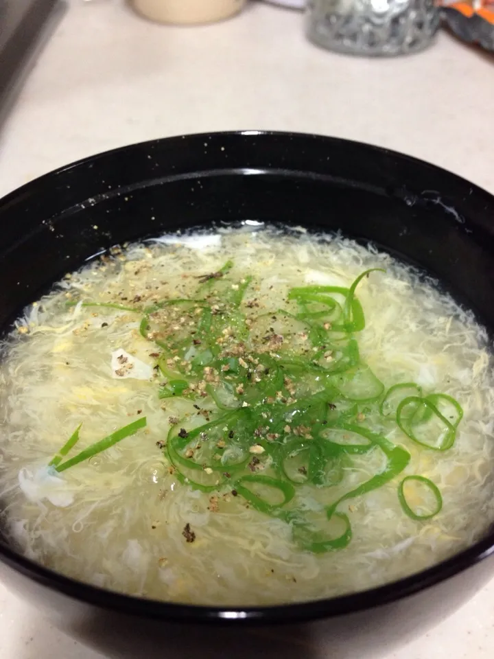 Snapdishの料理写真:Egg Drop Soup|Kob Sathapornさん