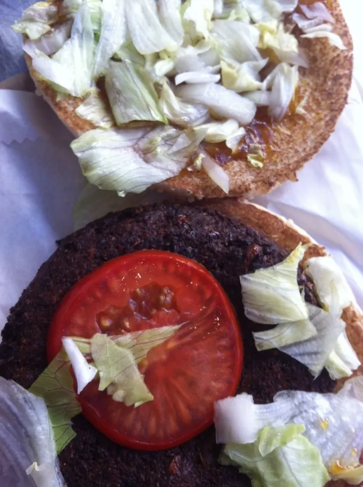 Veggie Mango Burger in Brighton Grubbs|Nick Hiderさん