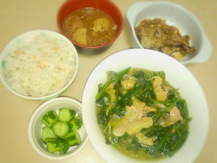 ほうれん草と鮭の旨煮
鮭混ぜご飯
ブリの玉ネギ黒胡椒焼き
キュウリの浅漬け|時雨さん