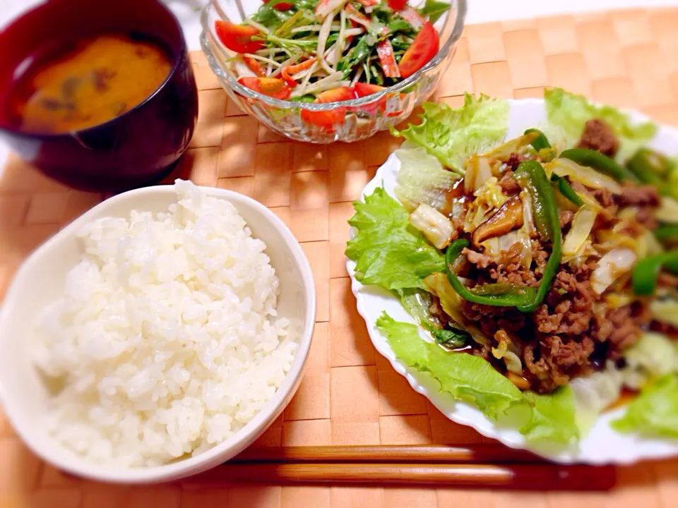 野菜炒め♡水菜サラダ♡お味噌汁♡|岡山毬さん