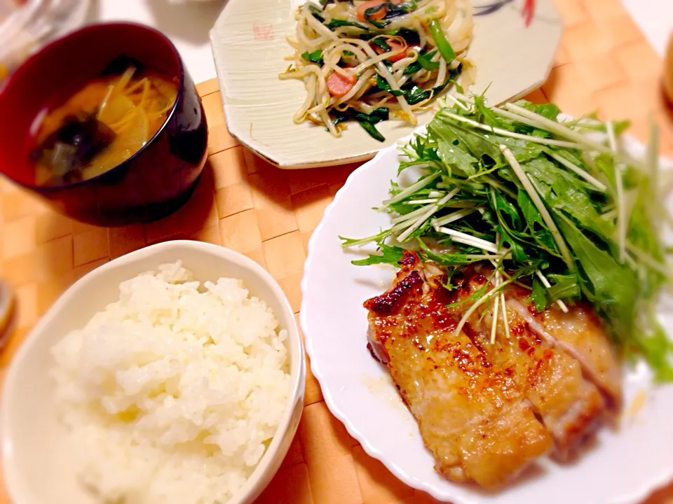 鶏肉の塩麹焼き♡もやしとニラの中華炒め♡大根のお味噌汁♡|岡山毬さん