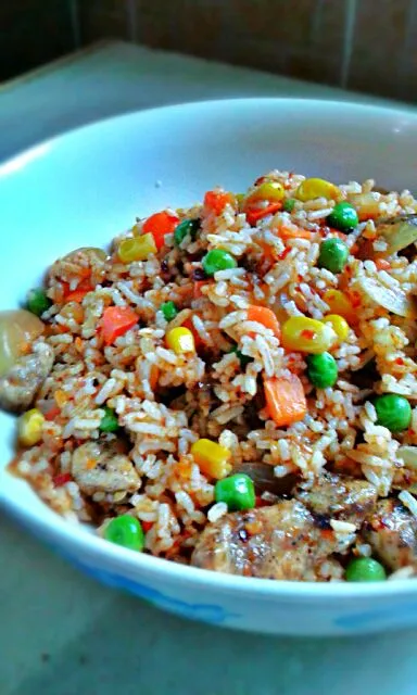 Spicy chicken fried rice with mixed vegetables.|Muniiba Shahrol-Zakiさん