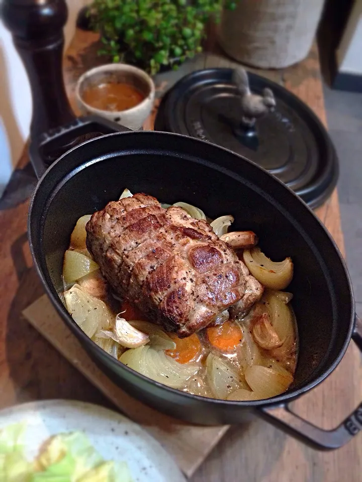 Pot roast pork with onion,wasabi butter sauce|rick chanさん