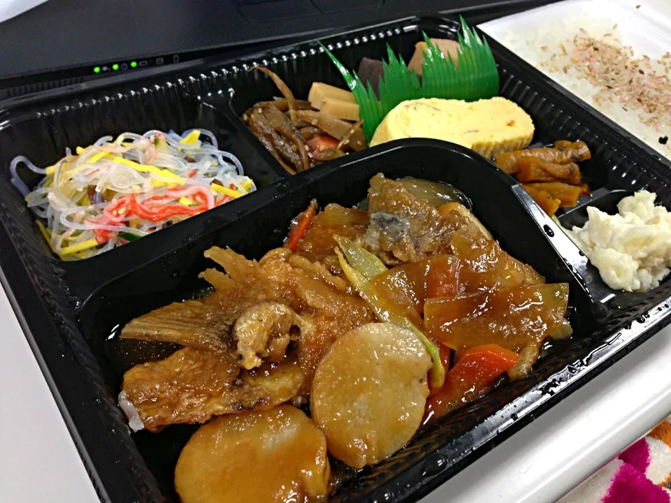 英のお弁当。今日は鯛あらのオランダ煮。|liccaさん