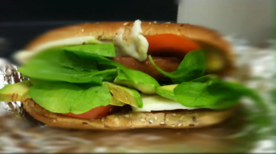 Chicken sausage, avocado, tomato, soy mozzarella , spinach hotdog|boo yaさん