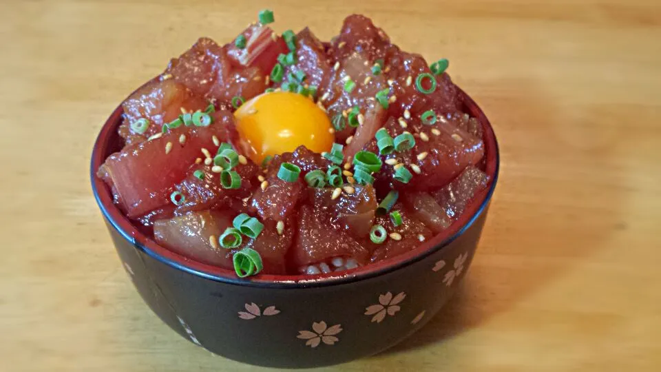 Snapdishの料理写真:マグロ漬け丼(器小さすぎた(^-^;)|中村繁之さん