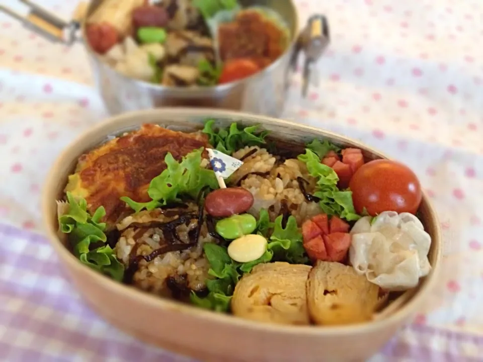 11月15日 昆布ご飯のおむすびとひき肉とじゃがいものカレー風味グラタンのお弁当|かとっちみゆさん