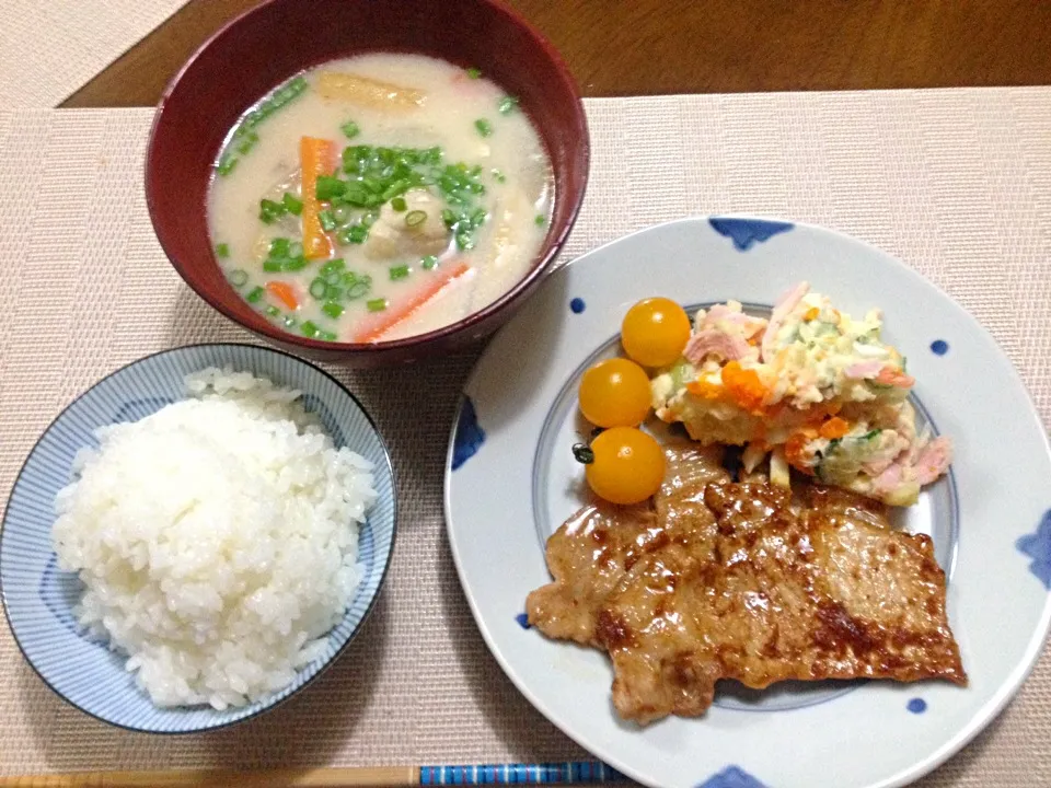 豚肉生姜焼き、ポテサラ、ミニトマト   粕汁|ユムユムさん