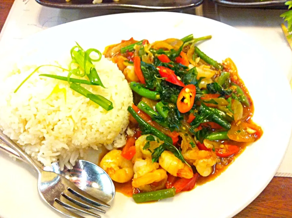 King Prawn Pad Krapow|Nicole Avisさん