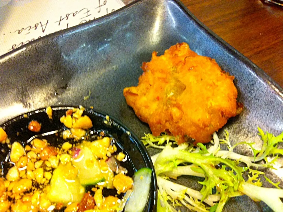 Tod Man Khao Pod corn fritter with peanut and chilli sauce|Nicole Avisさん