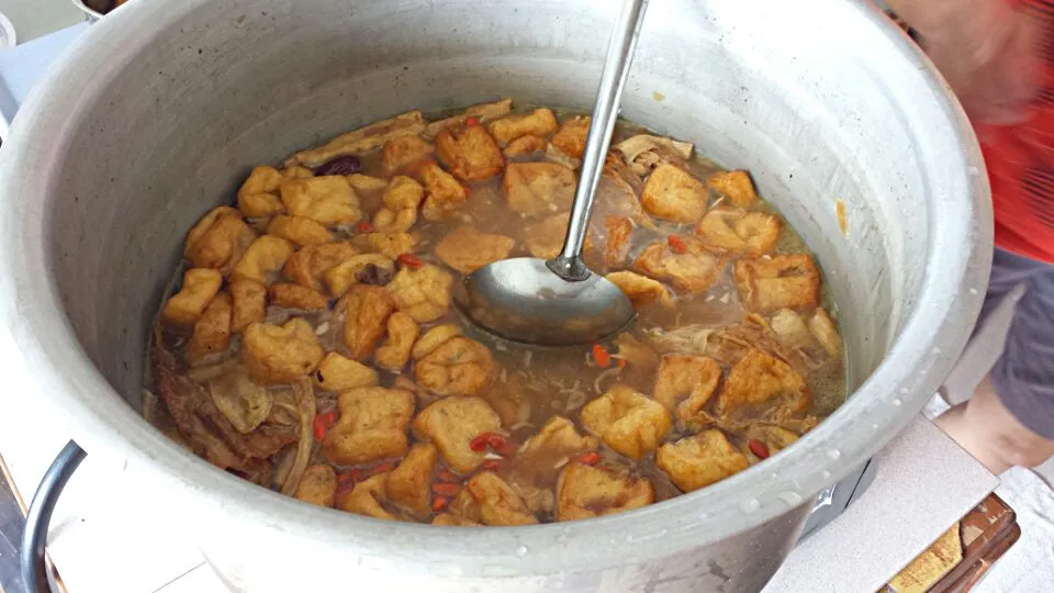 Mutton soup cooked by Mama, with black fungus, fried beancurd and beancurd skin in herbal soup.|genさん