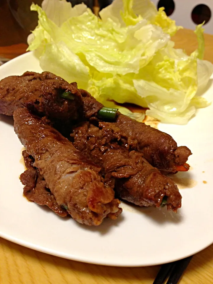 野菜の牛肉巻き焼き。見た目から言えば、もっと長く作って切って盛り付けるべき。と、作ってから思いました。|liccaさん