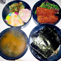 Snapdishの料理写真:海老フライ
スパサラ
グラタン
ちくわの磯辺揚げ
あおさのお味噌汁
海苔弁|maiさん