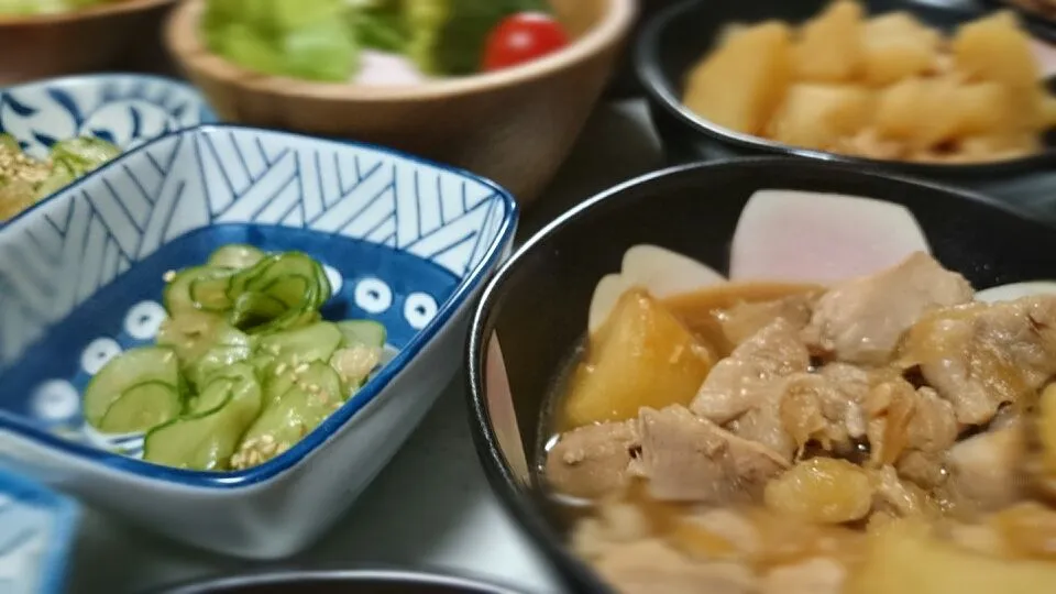 Snapdishの料理写真:鶏肉ジャガ☆キュウリの中華あえ|ぷーさんママさん