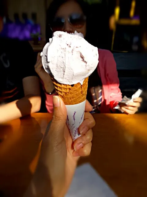 A taste of Lavender ice-cream at Lavender Cottage, Taichung,  Taiwan.|genさん