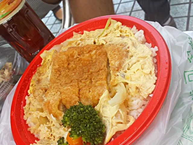 Pork katsu with egg bento bought at Taipei Main Station for lunch. Taipei, Taiwan.|genさん