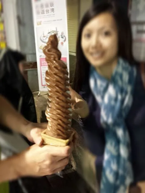 Super tall vanilla and chocolate ice-cream,  at Ximending, Taipei, Taiwan.|genさん