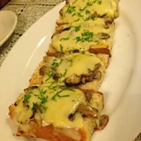 crotini with cheese and mushroom. yummy|joey limさん