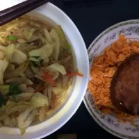 Snapdishの料理写真:マルちゃん正麺とハンバーグチキンライス|masaaki iemotoさん