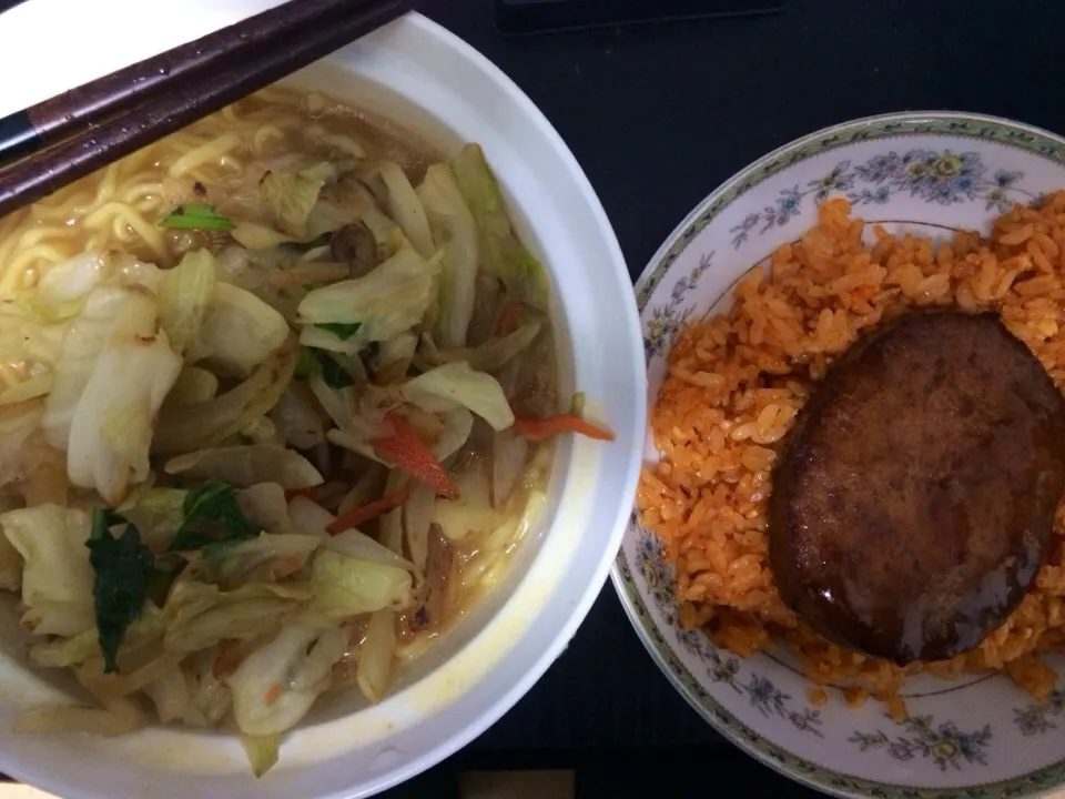 Snapdishの料理写真:マルちゃん正麺とハンバーグチキンライス|masaaki iemotoさん