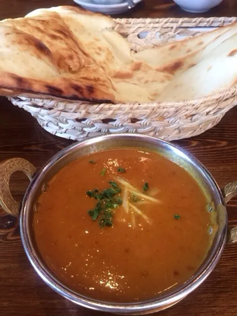 激辛チキンカレーと巨大ナン|ジョルジョさん