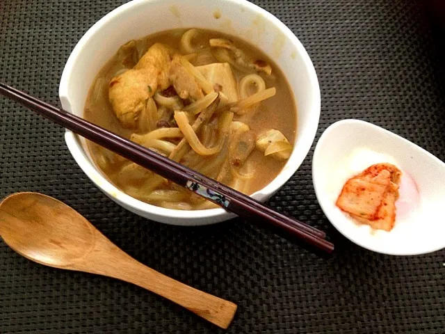 カレーうどんと温玉キムチ|ochihekoさん