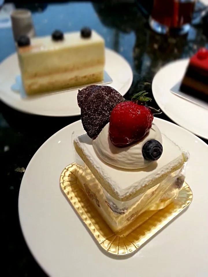 vanilla cake with rum raisin|Phinarasuさん