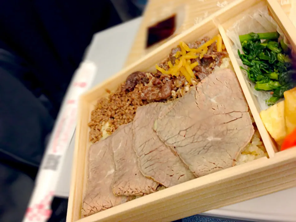 Roast beef ekiben(train bento)|coxiella24さん