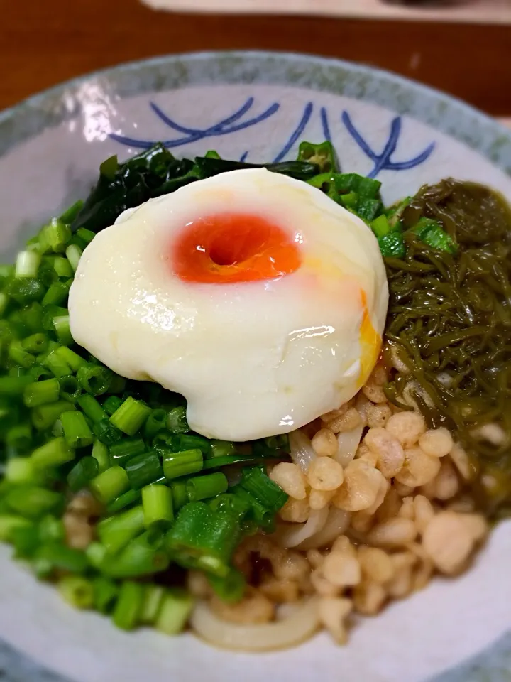 ぶっかけ温泉卵うどん|うみんちゅさん