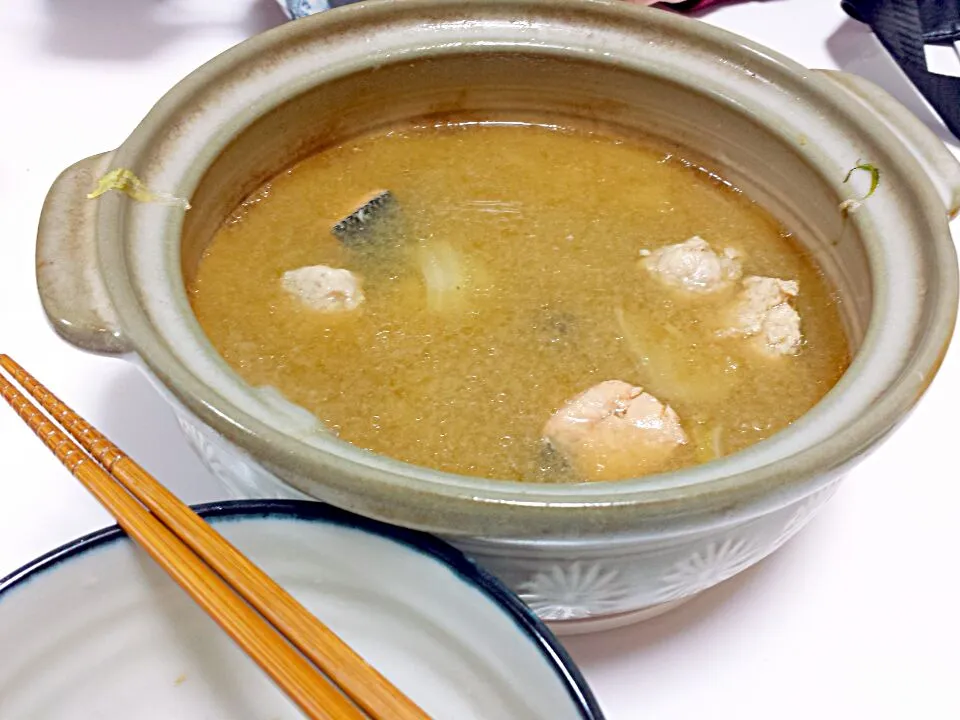 【食べ終わりました】
白味噌だし 鮭と鶏団子入り|あつこさん