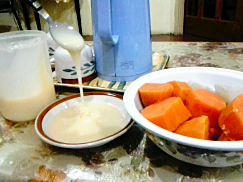 Snapdishの料理写真:Yummy potatoes with sweetened condensed milk <3|Diyana Shahrol-Zakiさん