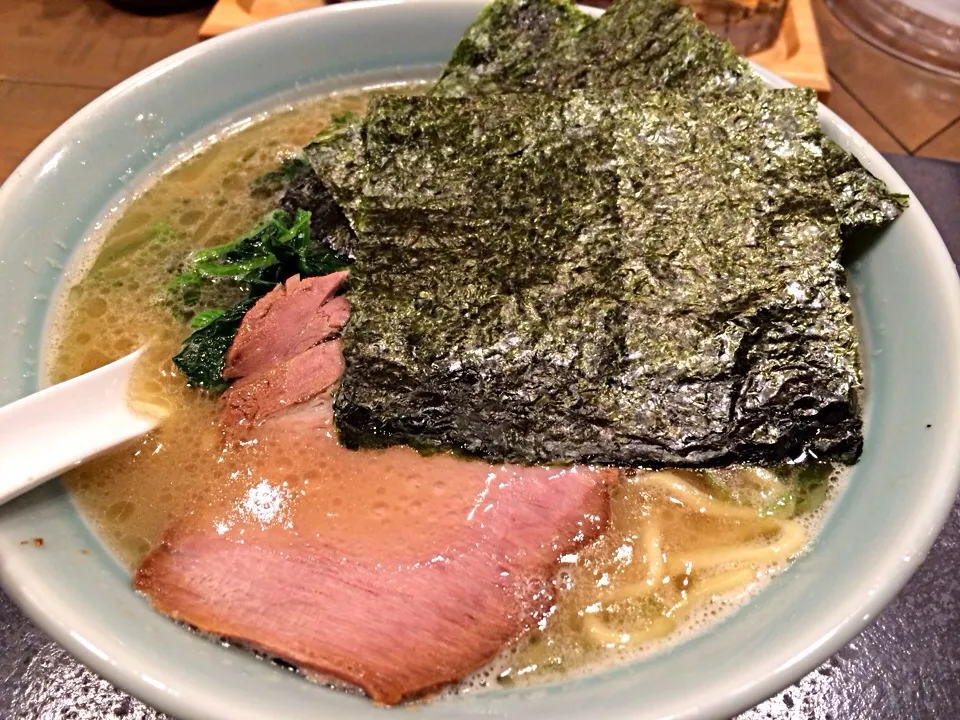 Snapdishの料理写真:ラーメン かため 濃いめ|tecklさん