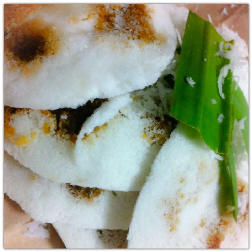 Putu Piring! It is yummy, best served fresh & hot. Thanks Mom!|@projecthoneypotさん