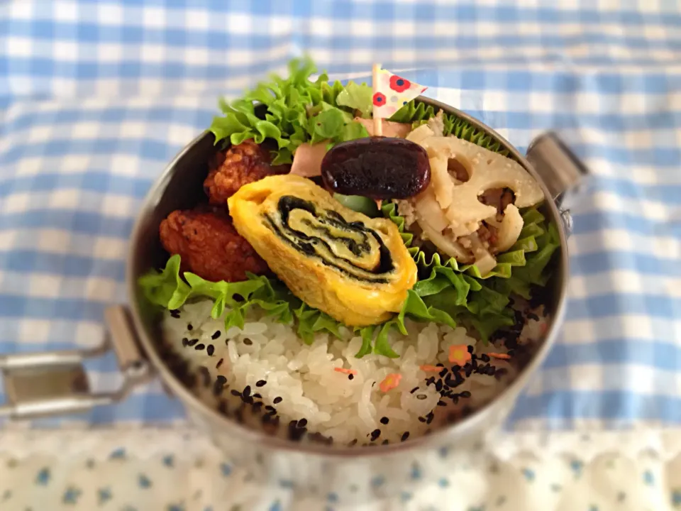 11月16日 豚ひき肉とレンコンの炒め煮と鶏から揚げのお弁当|かとっちみゆさん