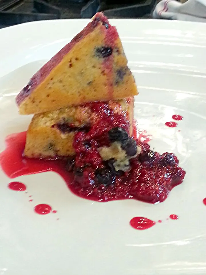 Blueberry Financier with Berry Compote|Dustin Stairさん