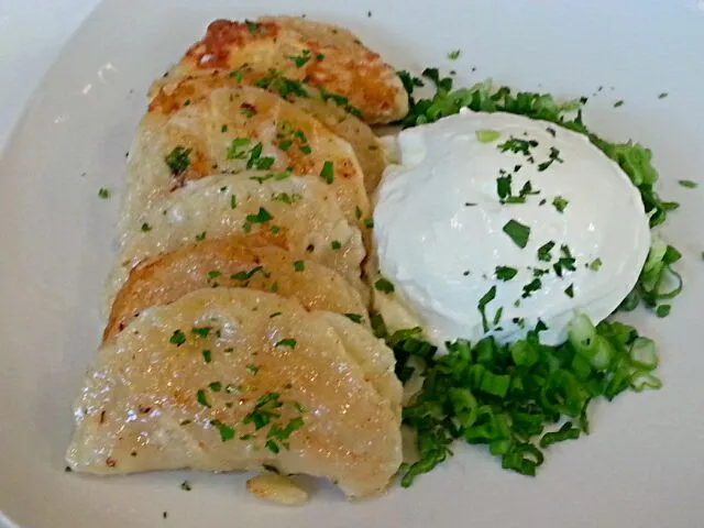 Potato and Cheese Pierogi with Sour Cream and Scallions|Dustin Stairさん