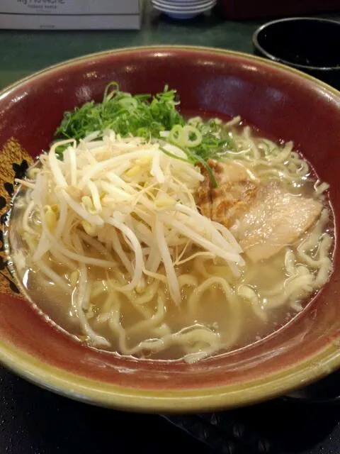 ラーメン屋さんの塩ラーメン♡|＊ まゆ .*･ﾟさん