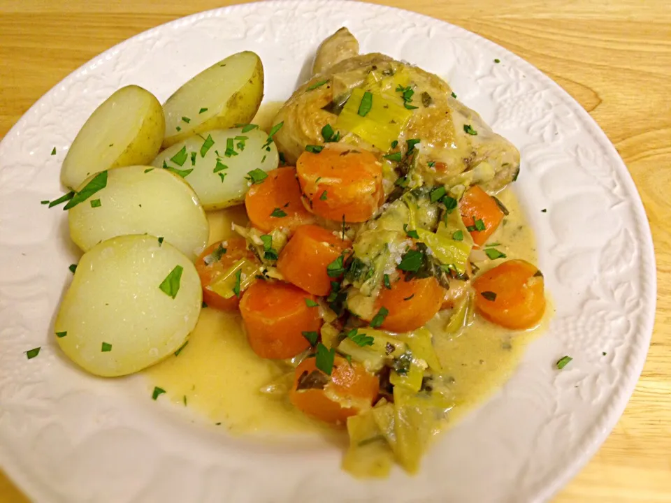 Sautéed chicken with leeks, carrots, mustard and cream|Steve Pountneyさん