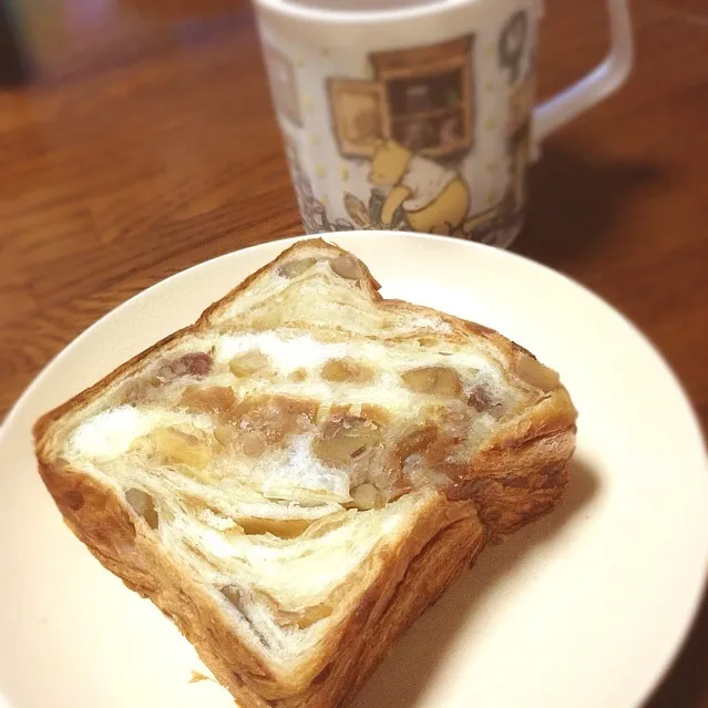 今日の朝食は京都祇園ボロニヤの栗のデニッシュパン♪|はなももさん