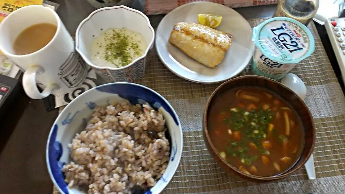 鯖塩焼き&長芋&なめこの味噌汁|まぐろさん