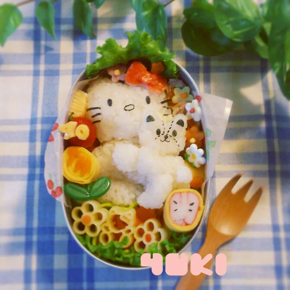 ぎゅ～としてるまっ白キティちゃんおにぎりお弁当♪|ゆうきさん