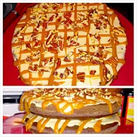 Double layer chocolate Carmel turtle cake.|lindsy emersonさん