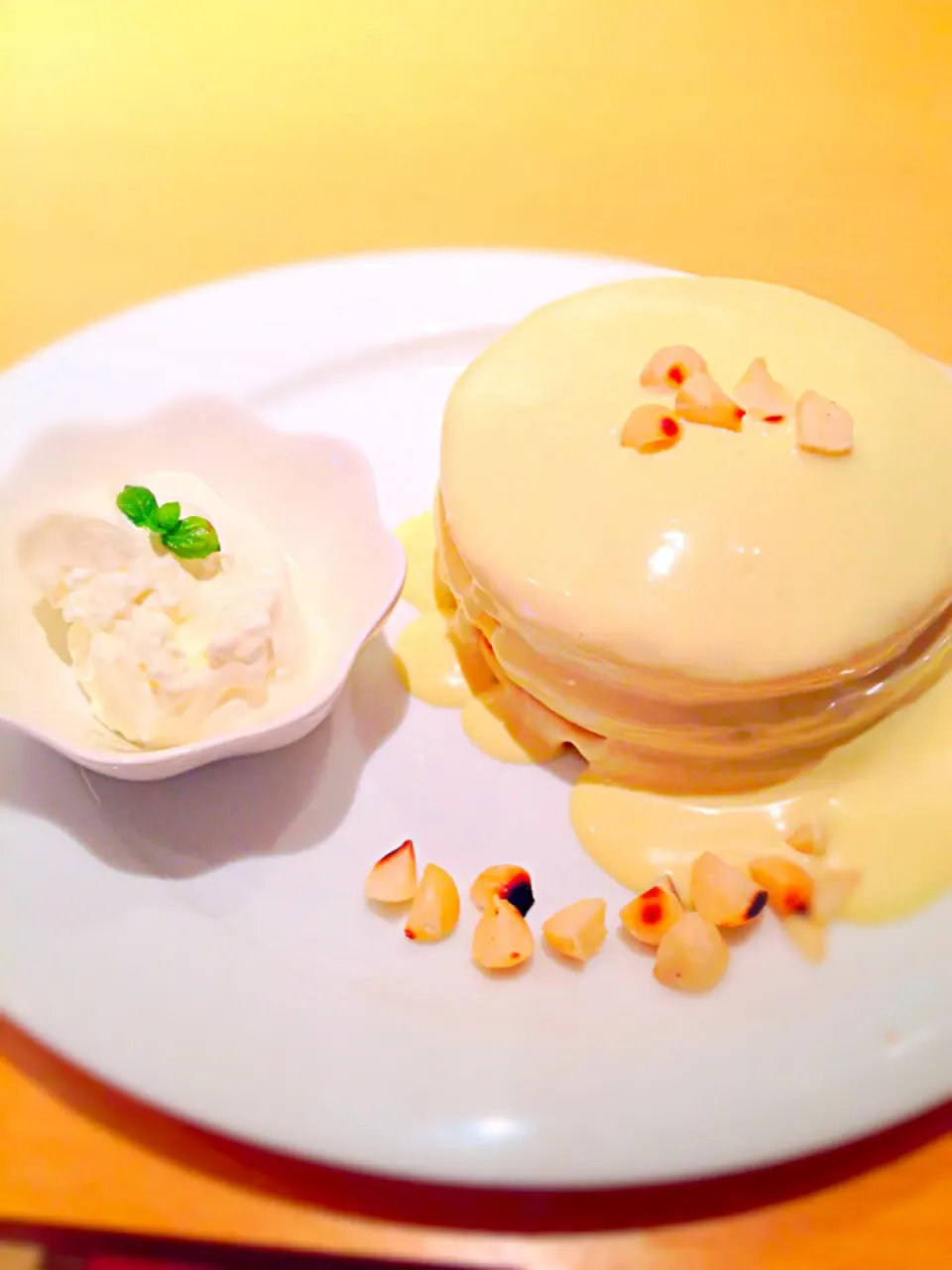 Macadamia & White chocolate pancake @Hawaiian cafe|nhoさん