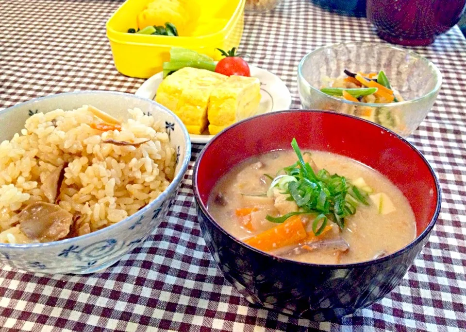 朝ごはん＊2日目の粕汁と炊き込みご飯・ふっくらだし巻き・切り干し大根煮|ひかるんさん