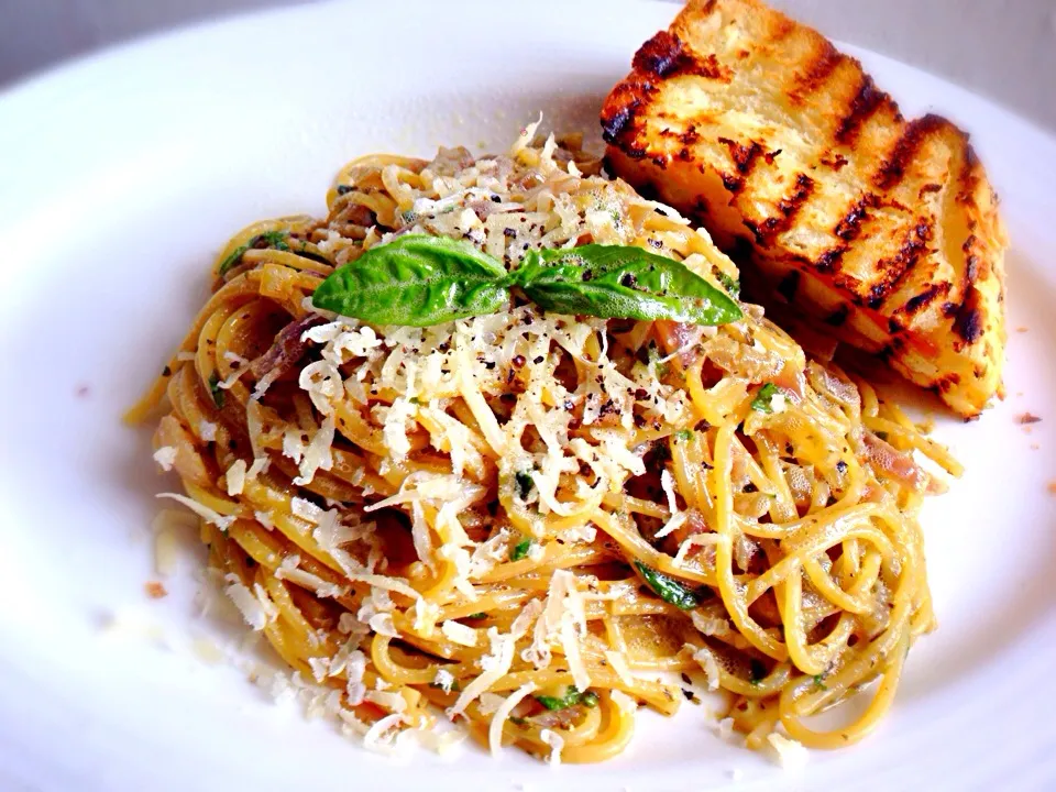 Onion spaghetti with onion bread|Misstyさん