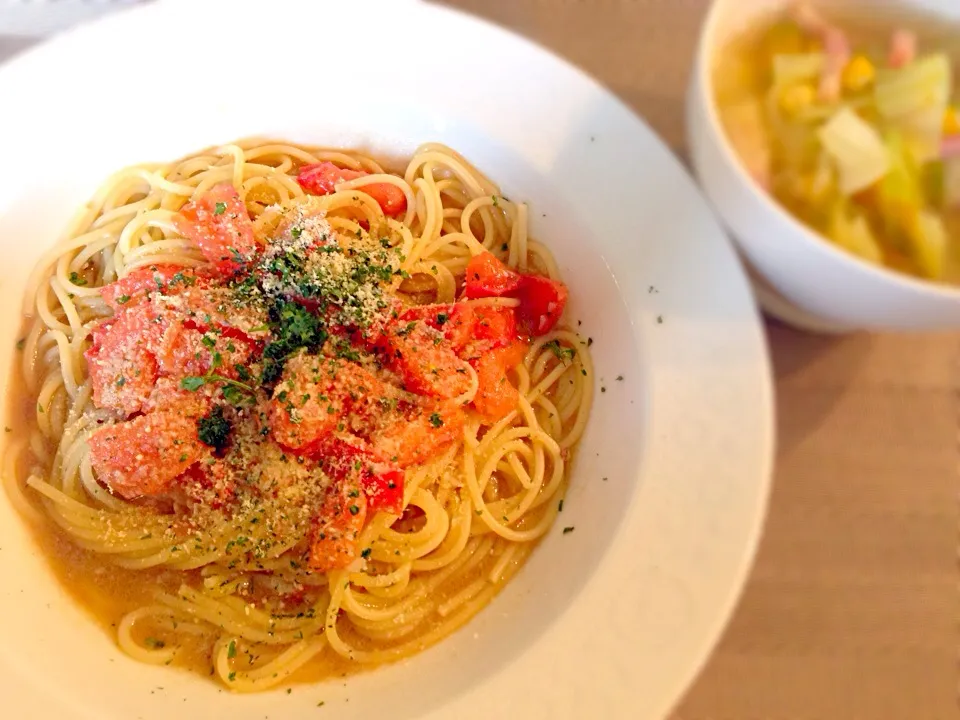 アンチョビ&トマトのパスタと野菜のコンソメスープ|ことりさん