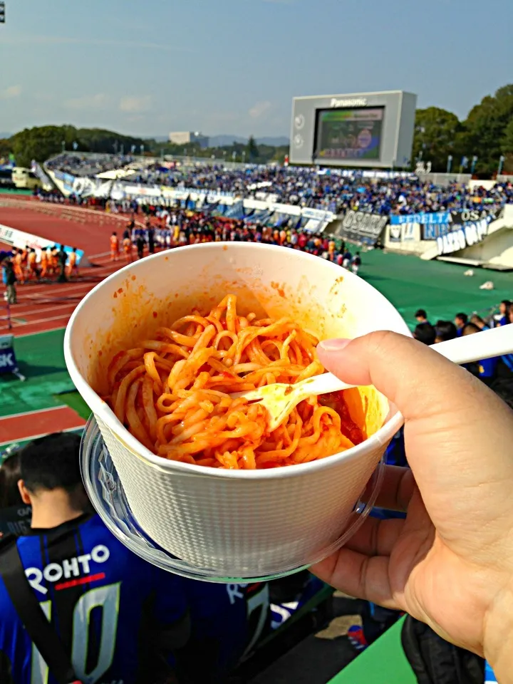 Snapdishの料理写真:ホーム最終戦⚽ チキンと枝豆のトマトクリームパスタ(生パスタ)とともに|あっこぷーさん