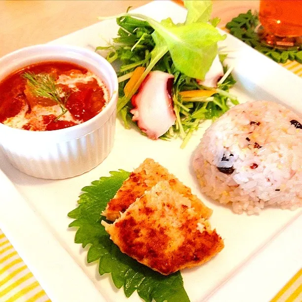 ワンプレートランチ＊ 豚軟骨トマト煮込み・蓮根ハンバーグ・タコと水菜のサラダ・雑穀ご飯・春雨スープ|けいこさん