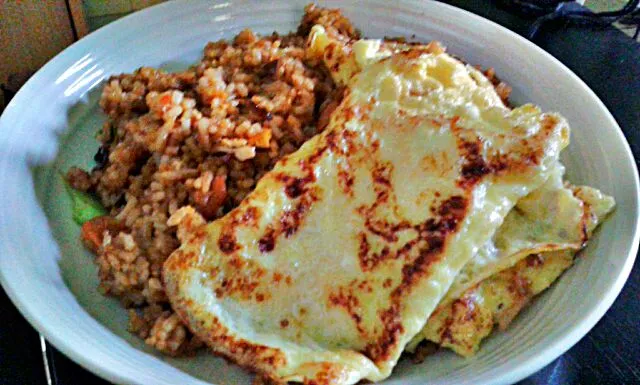 Fried rice served with egg pancakes|Muniiba Shahrol-Zakiさん