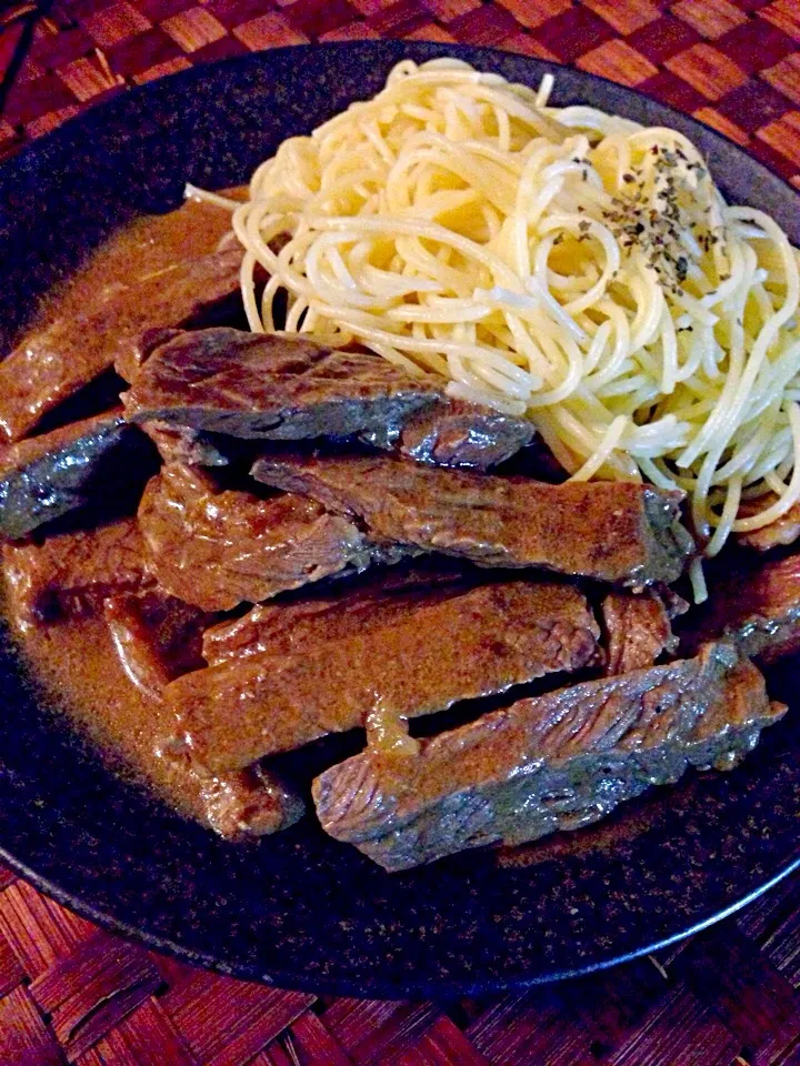 demi-glace steak w/cheese pasta🍴ﾃﾞﾐｸﾞﾗｽｽﾃｰｷ w/ﾁｰｽﾞﾊﾟｽﾀ by chef hubby|🌈Ami🍻さん